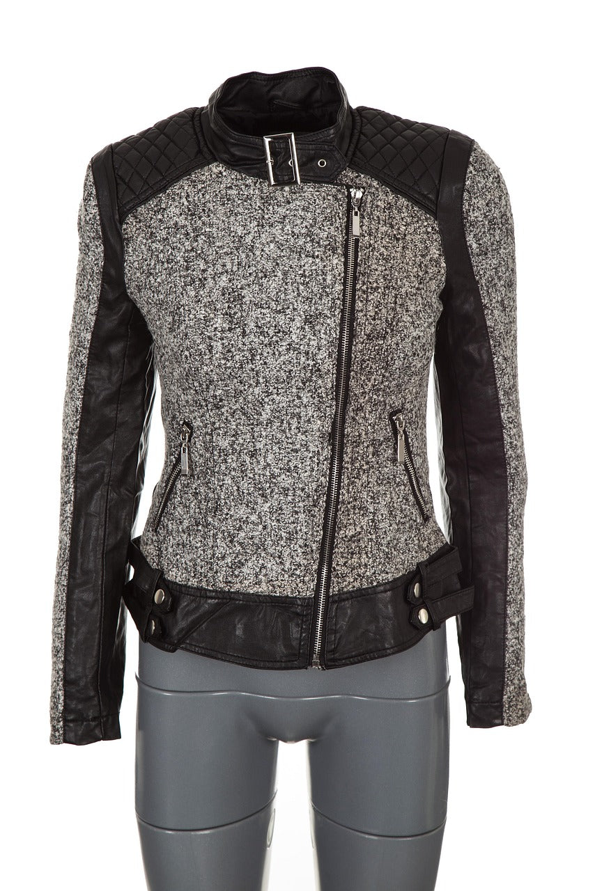 A lightweight, warm, and versatile knit sweater — perfect for layering through all seasons